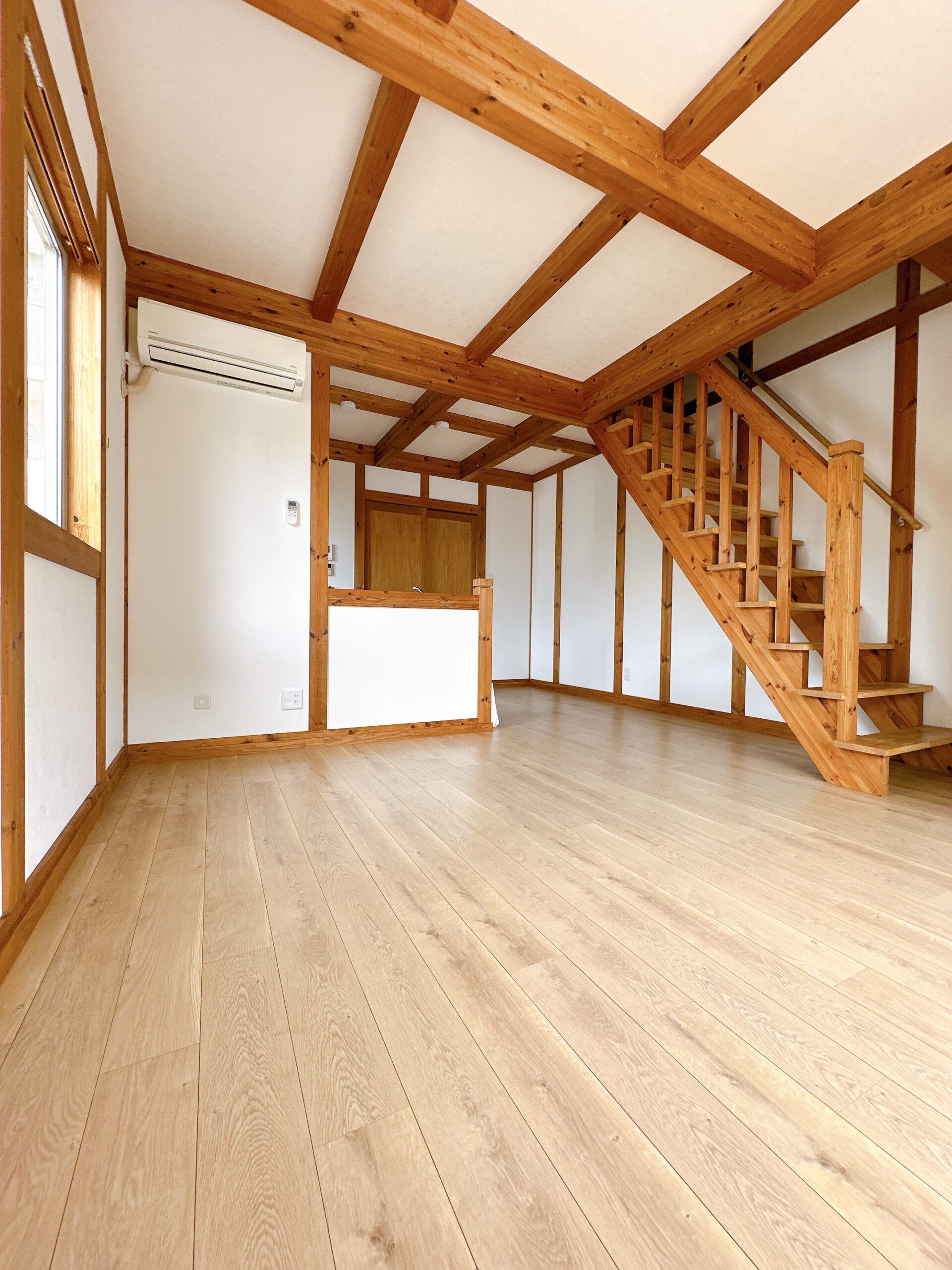【静岡市葵区長谷町の賃貸物件】葵小学校区！駐車場2台付きテラスハウス！陽だまりリビングで育む家族の時間 画像3