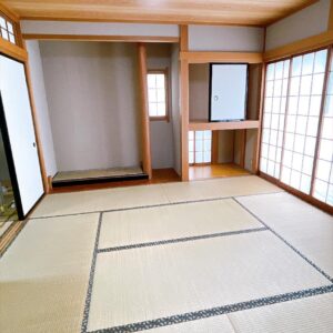 静岡市清水区蒲原4丁目の大型中古住宅【1,590万円】新蒲原駅7分・6SLDK・P3台 画像3