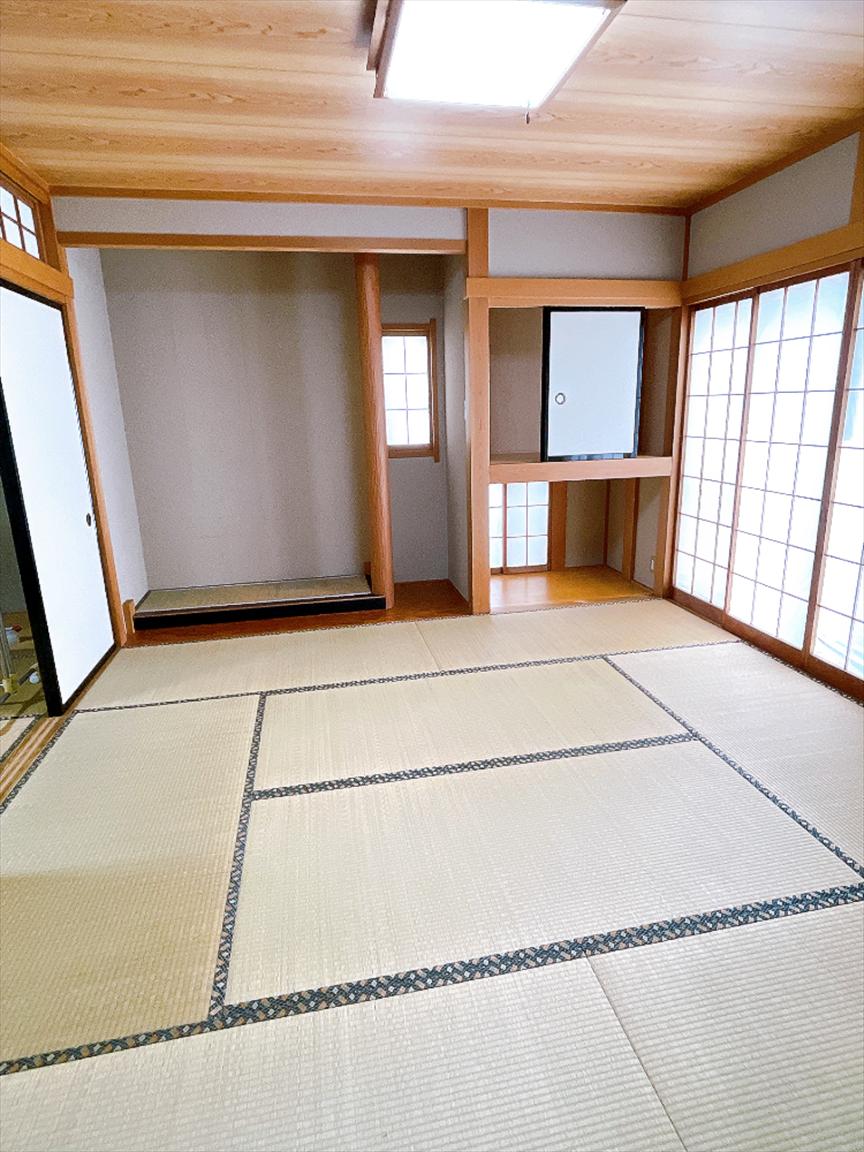 静岡市清水区蒲原4丁目の大型中古住宅【1,590万円】新蒲原駅7分・6SLDK・P3台 画像3